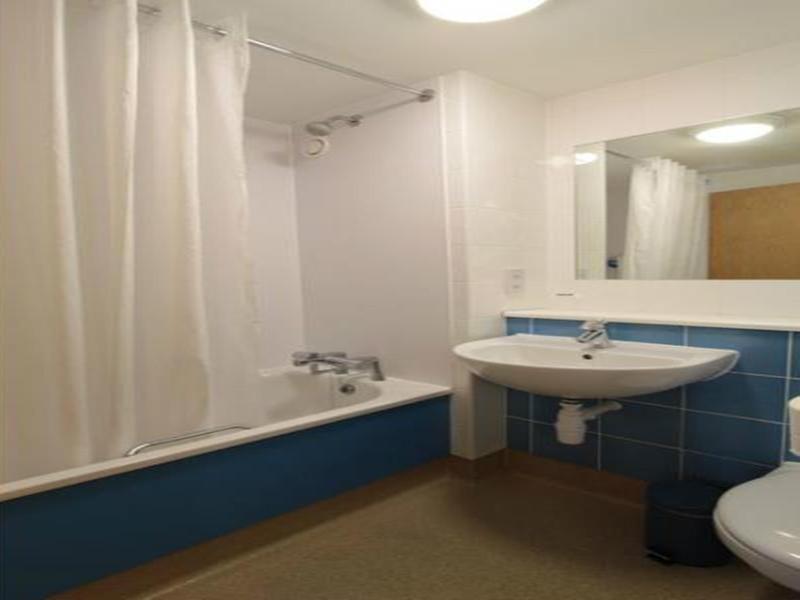 Travelodge London City Airport Exterior photo