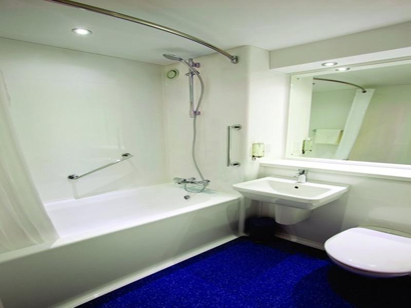 Travelodge London City Airport Exterior photo