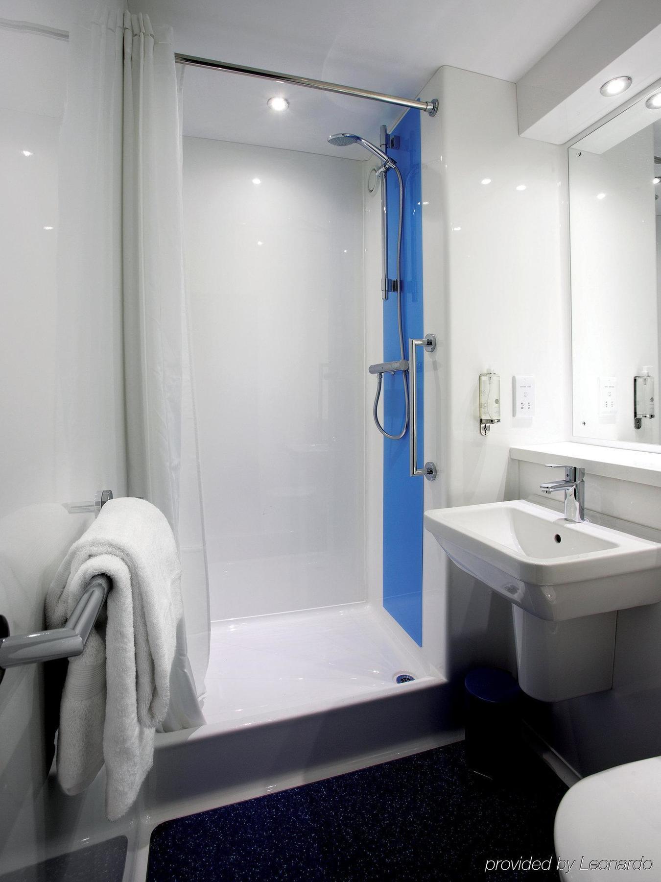 Travelodge London City Airport Exterior photo