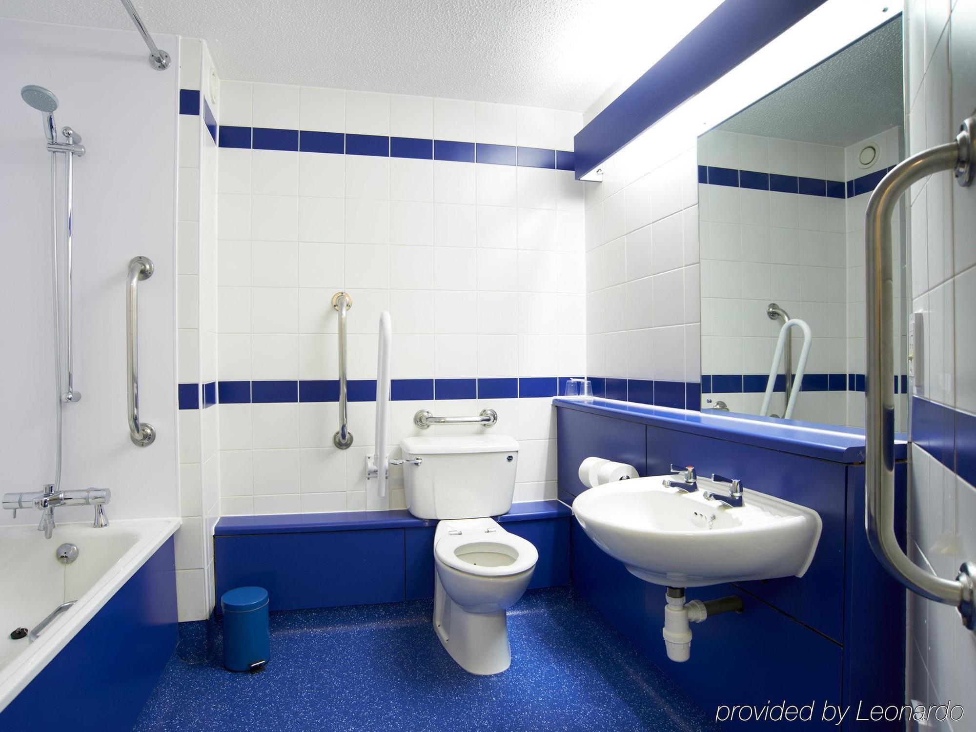 Travelodge London City Airport Exterior photo