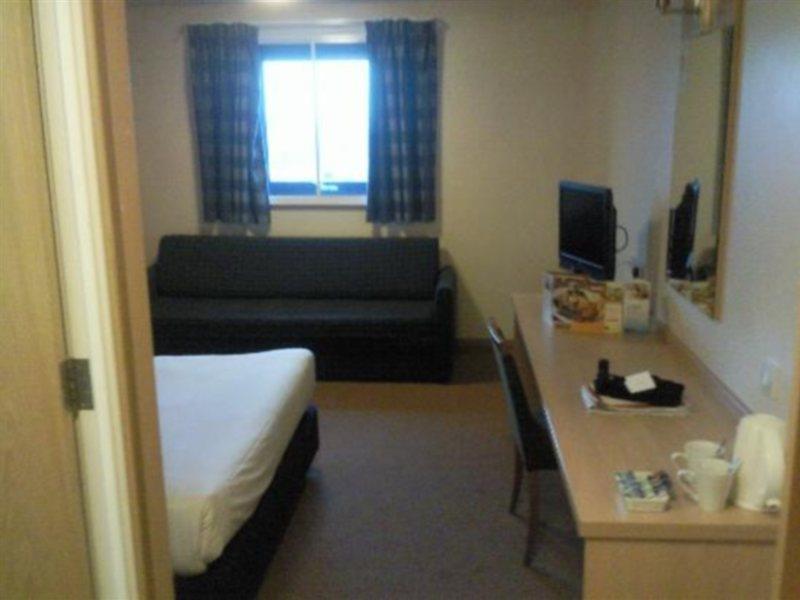 Travelodge London City Airport Exterior photo