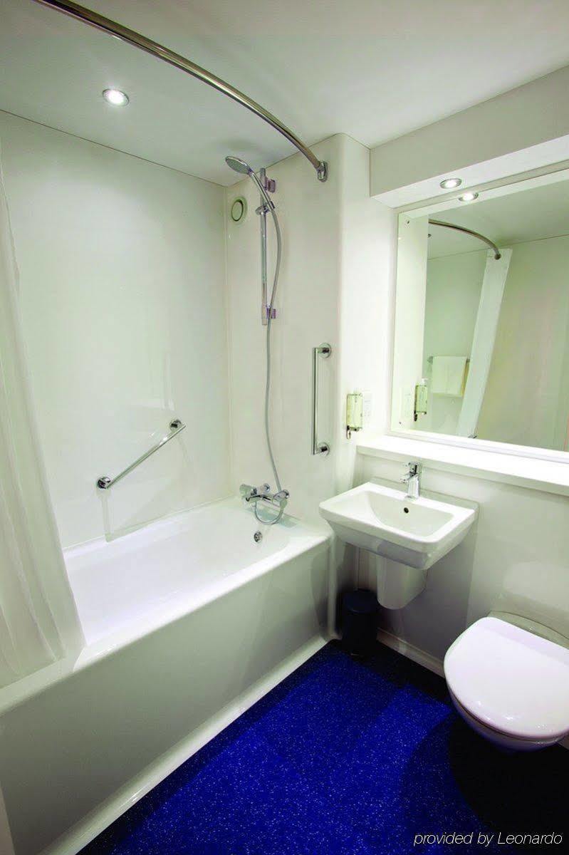 Travelodge London City Airport Exterior photo